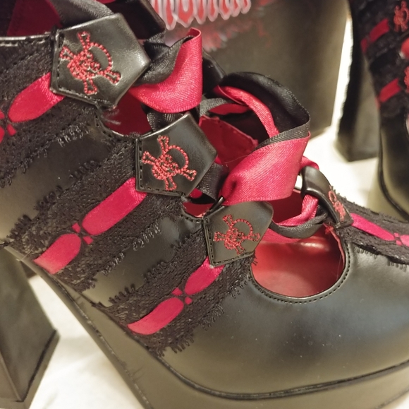 Demonia - Picture 3 of 4